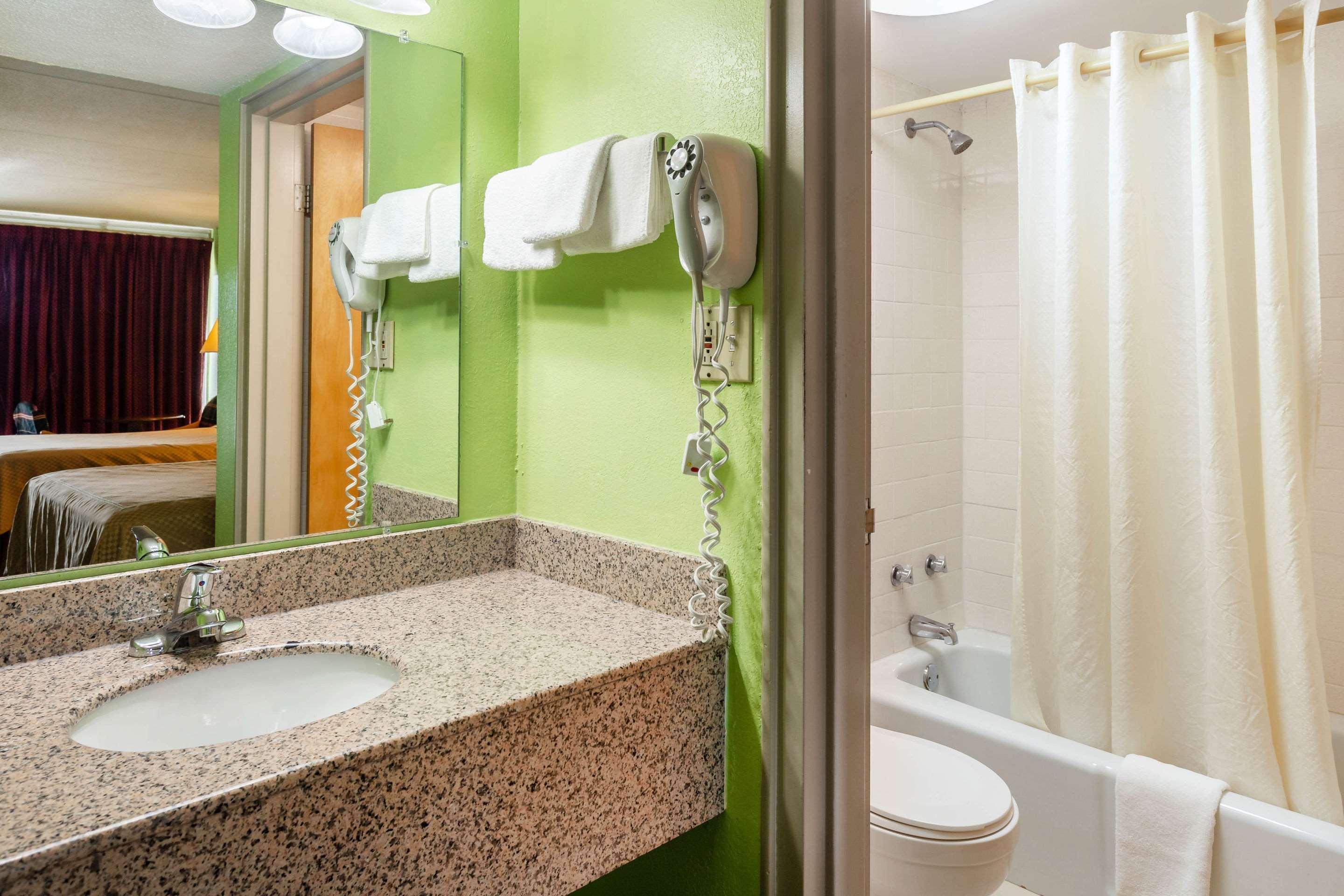 Rodeway Inn Renfro Valley Mount Vernon Екстериор снимка